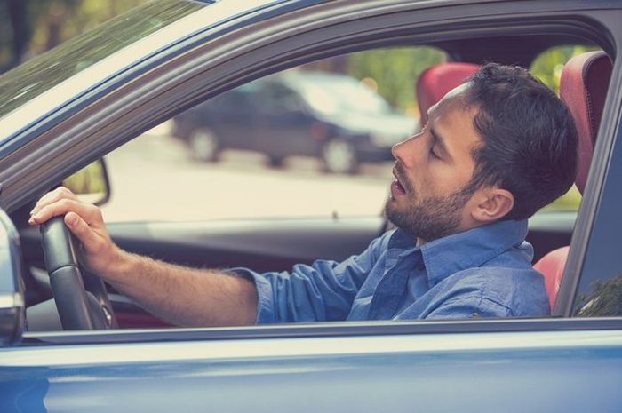 Kondisi Mengantuk Saat Mengemudi, sumber Grid