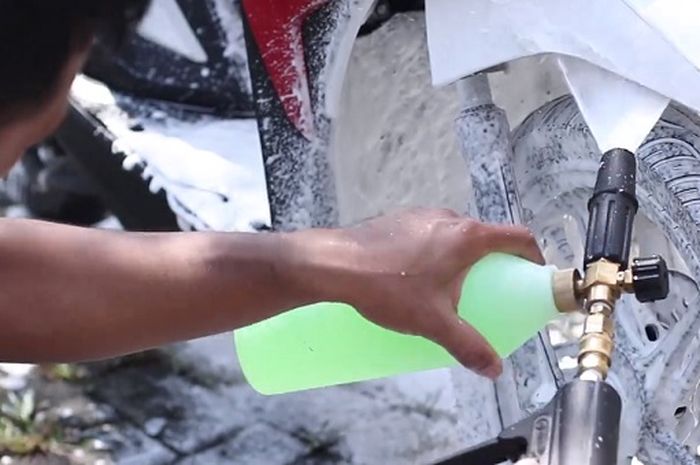 Sabun Cuci Motor, sumber Grid Oto Sabun Cuci Motor, sumber Grid Oto