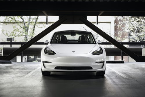 Mesin mobil Tesla termasuk yang Teraman. Sumber : unsplash.com
