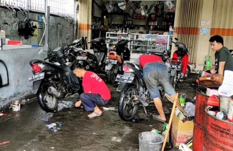 Motor yang dibawa ke bengkel untuk diperbaiki, Sumber: dutatv.com