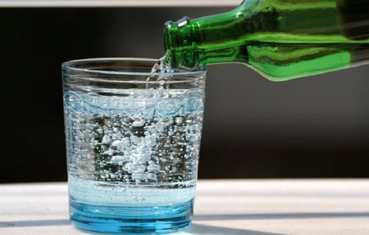 Minuman bersoda Minuman bersoda, Sumber: ners.unair.ac.id