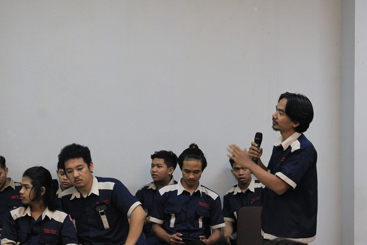 Sesi tanya jawab saat kegiatan AMT Sesi tanya jawab saat kegiatan AMT, Sumber: doc pribadi