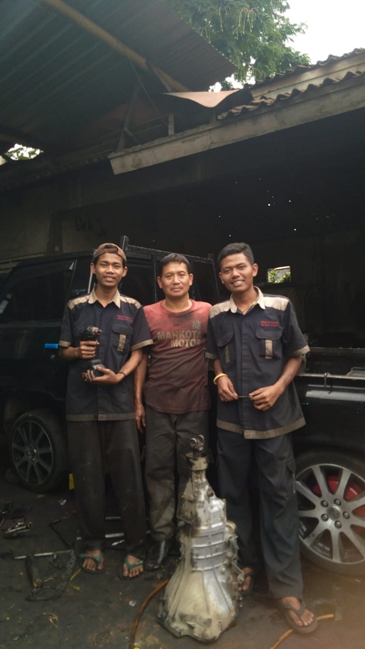 Tim Speedplus Otomotif melakukan monitoring untuk program magang Tim Speedplus Otomotif melakukan monitoring untuk program magang, Sumber: doc pribadi