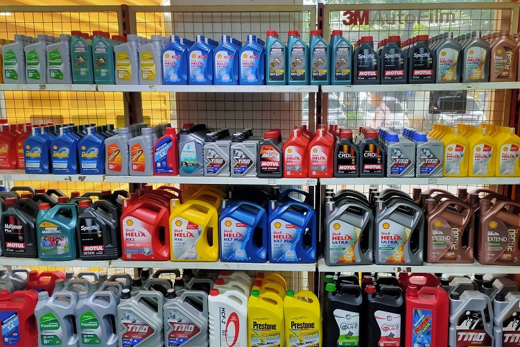 Inilah 5 Jenis Oli Mobil yang Wajib Diketahui agar Tidak Salah Pilih