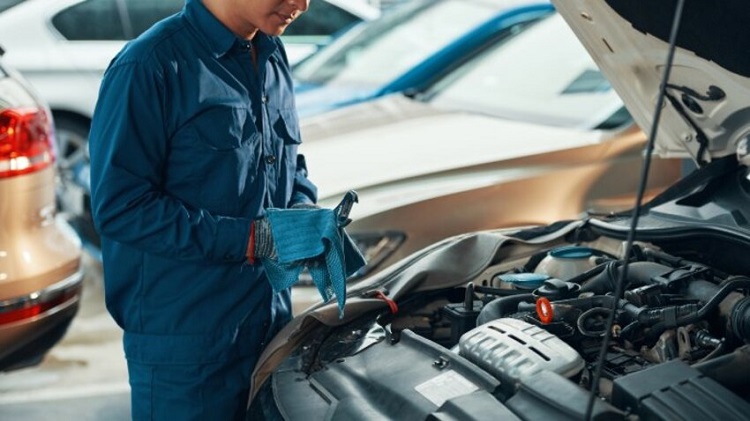 Membuat rincian biaya perbaikan mobil juga menjadi skill mekanik yang wajib dimiliki Membuat rincian biaya perbaikan mobil juga menjadi skill mekanik yang wajib dimiliki, Sumber: montiro.id