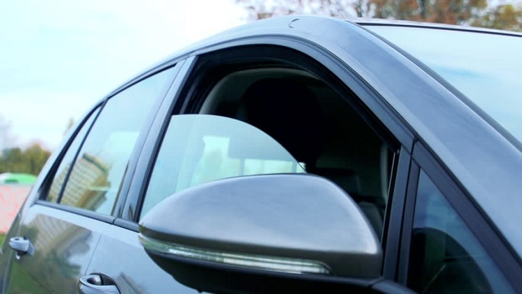 Bagian pintu dan jendela mobil Bagian pintu dan jendela mobil, Sumber: carmudi.co.id
