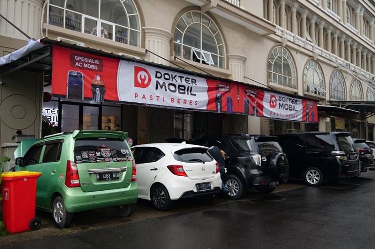 Menggunakan spanduk untuk menarik pelanggan Menggunakan spanduk untuk menarik pelanggan, Sumber: franchiseglobal.com