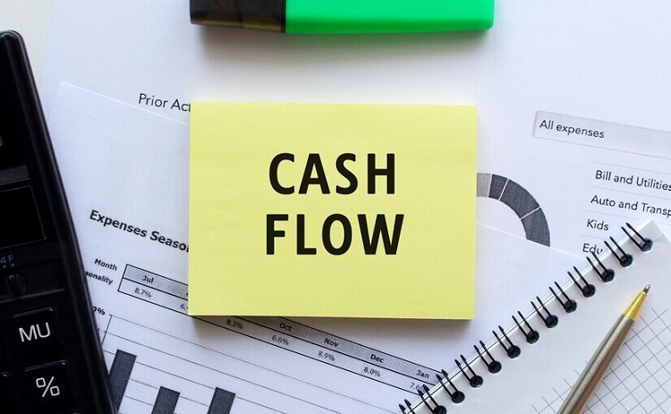 Pisahkan keuangan bisnis dengan pribadi agar tidak mengganggu cash flow Pisahkan keuangan bisnis dengan pribadi agar tidak mengganggu cash flow, Sumber: linkedin.com