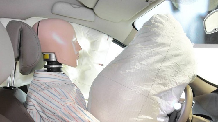 Mengenal fitur airbag pada mobil Mengenal fitur airbag pada mobil, Sumber: momobil.id