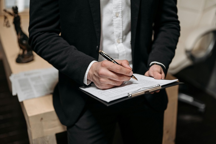 Melakukan analisis kompetitor, Sumber: pexels.com