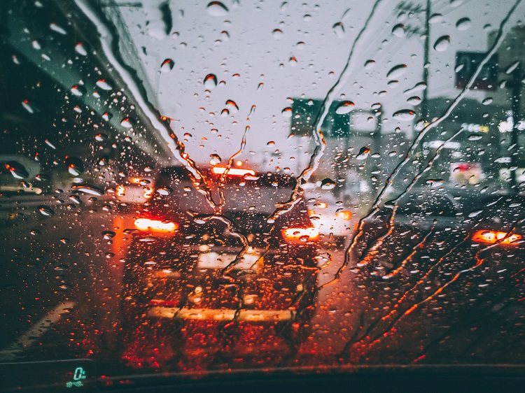 Informasi terkait mengatasi kaca mobil yang berembun, Sumber: pexels.com