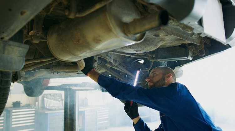 Memastikan bahwa montir profesional, Sumber: pexels.com